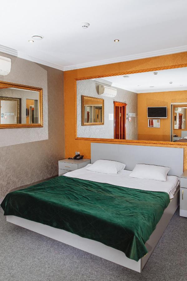Viktoriya Family Hotel Restaurant Complex เคียฟ ภายนอก รูปภาพ